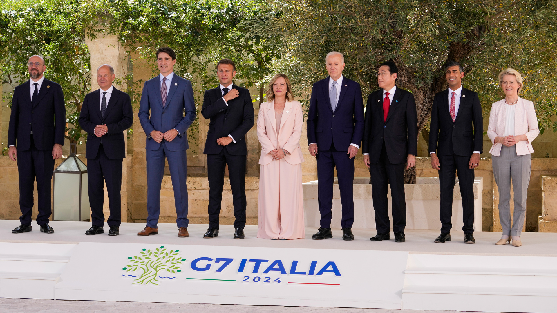 G7 leaders including Justin Truddeau and Joe Biden lined up for a photo at the G& meeting hosted in Italy in 2024.